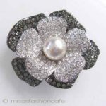 KJLフラワー ブローチ