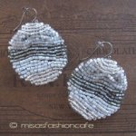 Lavish　大振りピアス 　ガラスビーズ刺繍