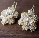 Lavish ピアス 18Kgpアイボリーフラワー