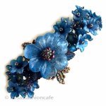 ヘアーバレッタ　再販 紺の花フラワーブーケ