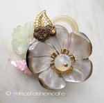 NY ブローチ 　お花 マザーオブパール
