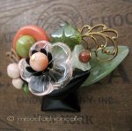 NY ブローチ 　生け花 珊瑚・天然石