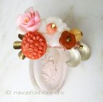 NY ブローチ 　お花 MOP ガラスカメオ