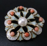 天然珊瑚　ブローチ