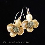 ピアス　または　クリップ 24Kgpハナミズキ再販