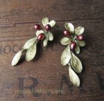 マイケルミショー ピアス 真珠・バーベリーの木