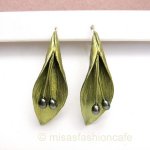 Michaud ピアス Hostaフラワー