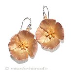 真珠　　ポピーのお花 ピアスまたはクリップ