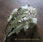 マイケルミショー ブローチ 　真珠・たんぽぽ