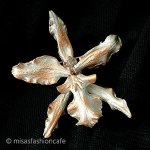 マイケルミショー　 蘭ランの花ブローチ
