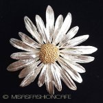 マイケルミショー　ブローチ ホワイトゴールド　デイジー