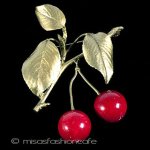 マイケルミショーブローチ 天然石ヒスイ　さくらんぼ