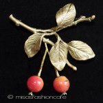 マイケルミショーブローチ 天然珊瑚の野りんご　