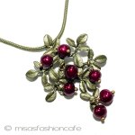 真珠のベリーネックレス