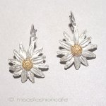 ピアス　または　クリップ デイジーのお花　再販