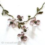 ハナミズキの花ネックレス