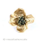 マイケルミショーリング 24Kgp　ハナミズキの花