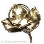 マイケルミショー　 ヒイラギの葉ブローチ