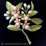 フラワーブーケ　ブローチ 真珠　オレンジの花