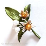 真珠　オレンジの花 ボタニカルブローチ