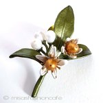真珠　オレンジの花 ボタニカルブローチ