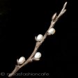 （画像用） 真珠の猫柳ブローチ