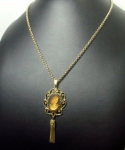 （画像用） WHITING & DAVIS カメオネックレス