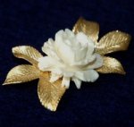 象牙アイボリー　ブローチ