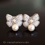 ＳＰＡＲＫＬ　パール　りぼん イヤリングまたはピアス