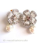 ＳＰＡＲＫＬ　パールのお花 ピアス　再販！