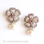 ＳＰＡＲＫＬ　パールのお花 ピアス　再販！