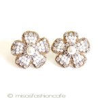 ＳＰＡＲＫＬ　イヤリング ホワイト・フラワー