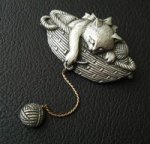 JJ　猫ねこ　ブローチ