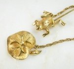 クラウンTrifari　カエル　ブローチ