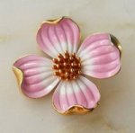クラウンTrifari ハナミズキ ブローチ