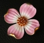 クラウンTrifari ハナミズキ ブローチ