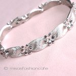 Ｔｒｉｆａｒｉ　 トリファリ 花りぼん　ブレスレット