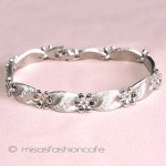 Ｔｒｉｆａｒｉ　 トリファリ 花りぼん　ブレスレット