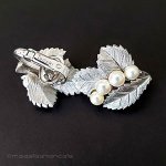 Trifari　 トリファリ パール銀葉イヤリング