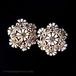 Sandor花イヤリング 白いフラワーブーケ