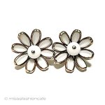 Trifari　 トリファリ ガラスの花イヤリング