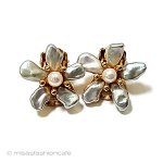 SWOBODA　スワボダ 真珠のお花　イヤリング