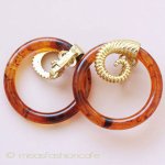 クラウンTrifariイヤリング ラム羊・べっ甲柄フープ