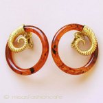 クラウンTrifariイヤリング ラム羊・べっ甲柄フープ