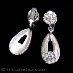 Ｔｒｉｆａｒｉ　 トリファリ クリスタル花イヤリング