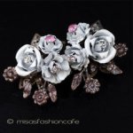 Robert刻印　イヤリング 白いローズ　ブーケ