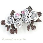 Robert刻印　イヤリング 白いローズ　ブーケ