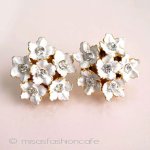 ＳＡＮＤＯＲ　イヤリング 白いフラワーブーケ