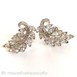 Trifari　 トリファリ クリスタルの葉イヤリング