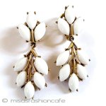 Trifari　 トリファリ 白葉ドロップイヤリング